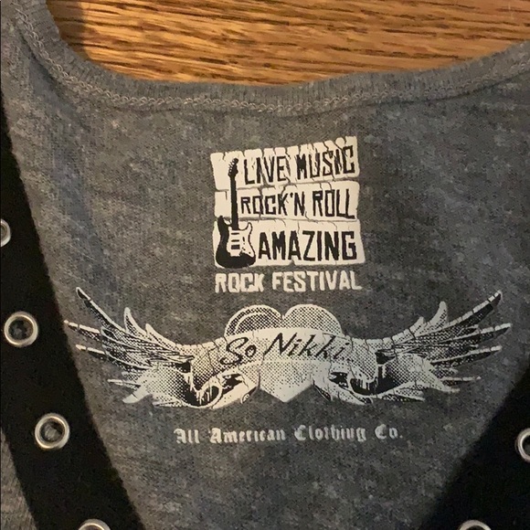 A grey cute rock n roll shirt - Picture 2 of 3